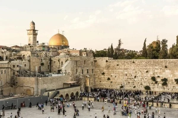 security-logic-is-a-security-company-that-escorting-and-provide-travler-to-holy-site-in-israel